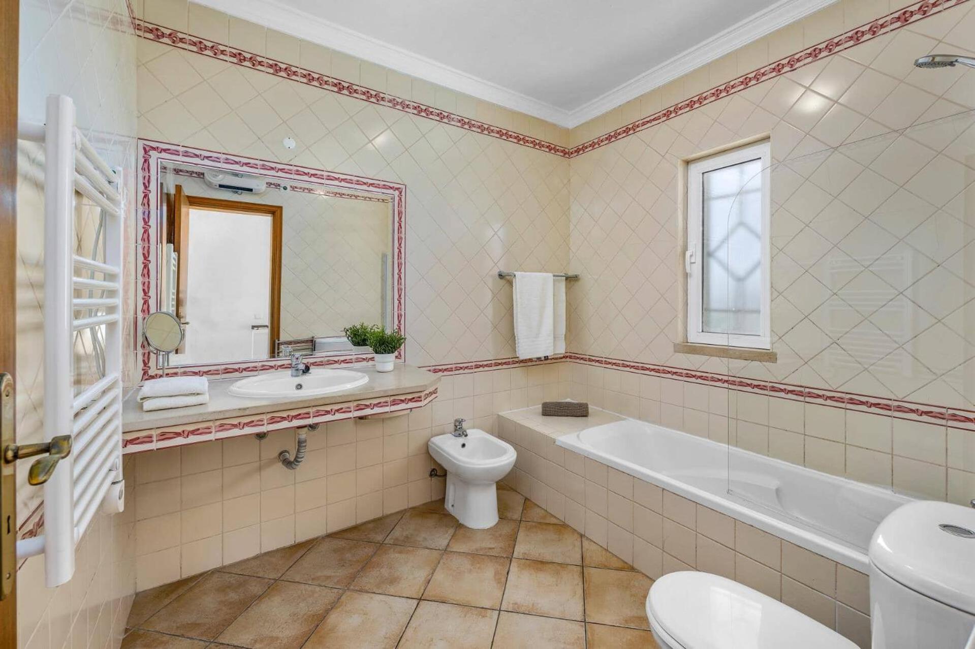 Villa Algarhb By
